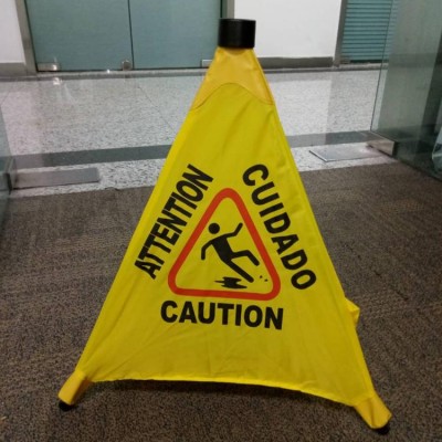 Portable Wholesale 4 Facet Caution Sign New Style Caution Sign Foldable Caution Sign